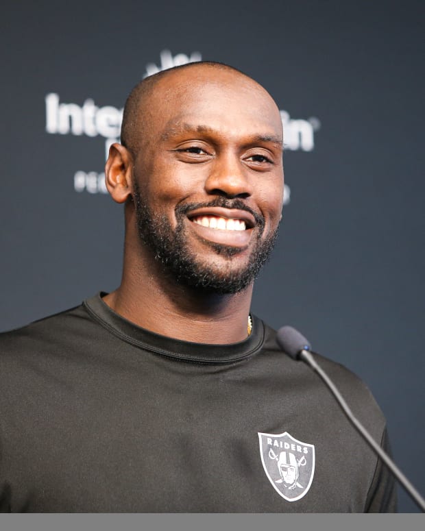 Raiders press Chandler Jones 7_22-11